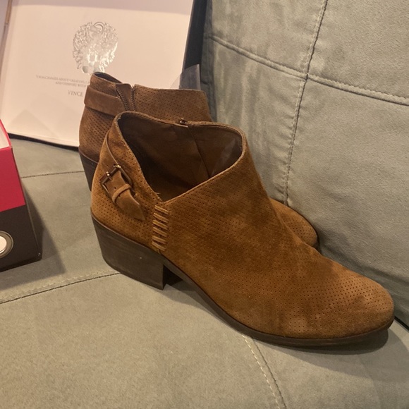 Vince Camuto  ankle booties suede - Picture 3 of 6